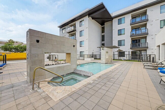 Building Photo - 7300 E Earll Dr