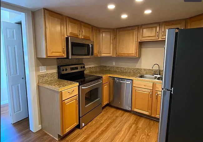 Building Photo - Listed For Rent