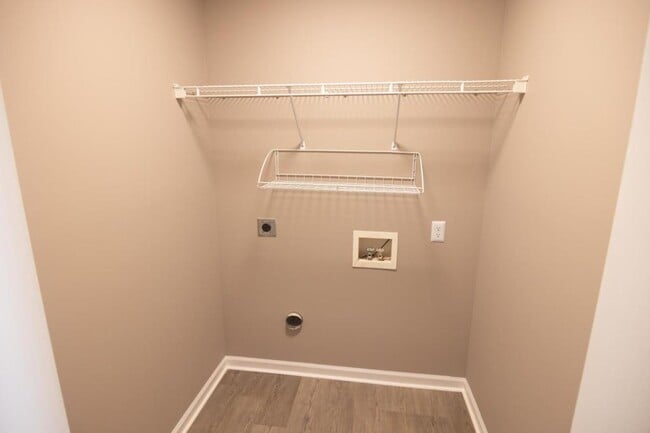 Building Photo - 130 Hawthorne Oaks Way