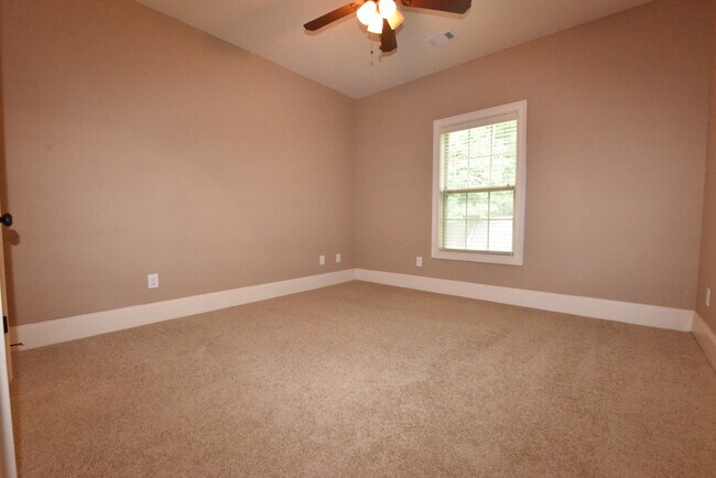 Building Photo - 1453 Cloverbrook Cir