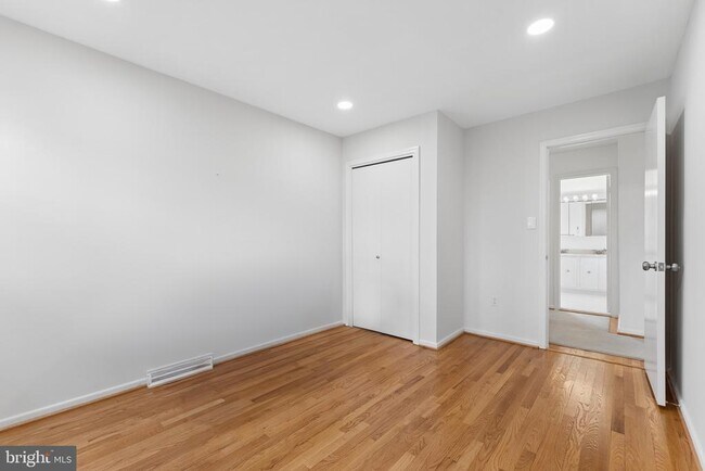 Building Photo - 2302 Tanglevale Dr