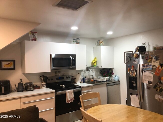 Building Photo - 2019 S Granada Dr