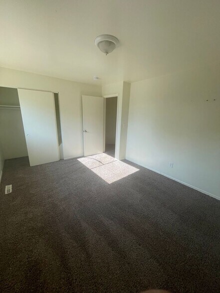 Building Photo - 1303 S Coffman St