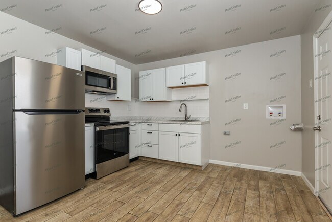 Building Photo - 114 Millard Dr