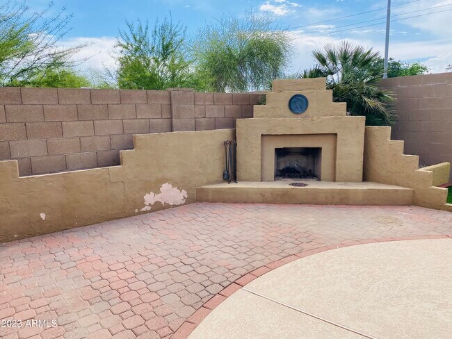 Building Photo - 10759 W Via Del Sol