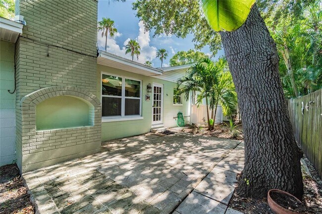 Building Photo - 303 Wildwood Way