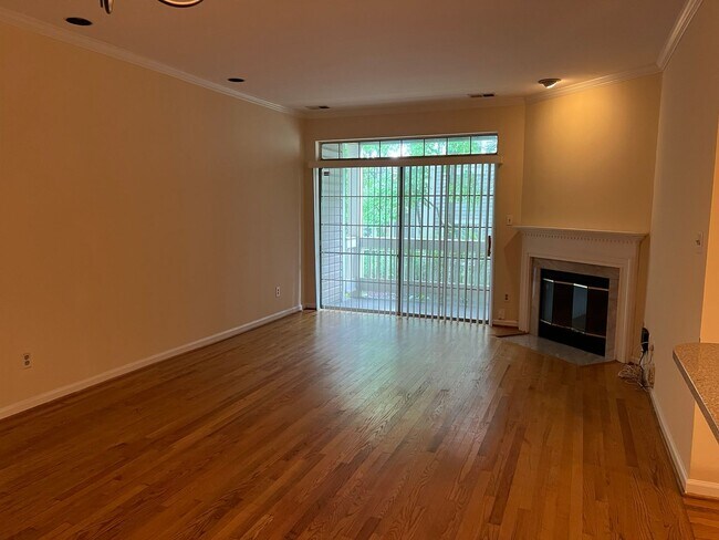 Building Photo - Commuter's Dream with Easy Living