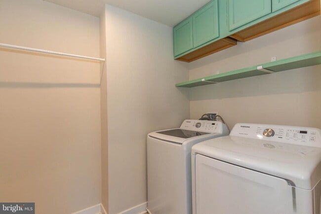 Building Photo - 210 Eternal Way