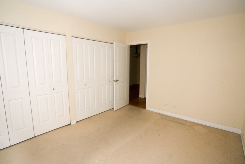 Building Photo - 630 W Wrightwood Ave