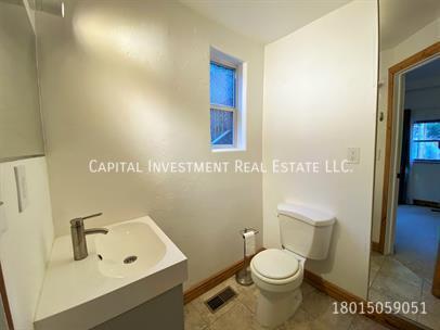 Building Photo - 290 Aspen Dr