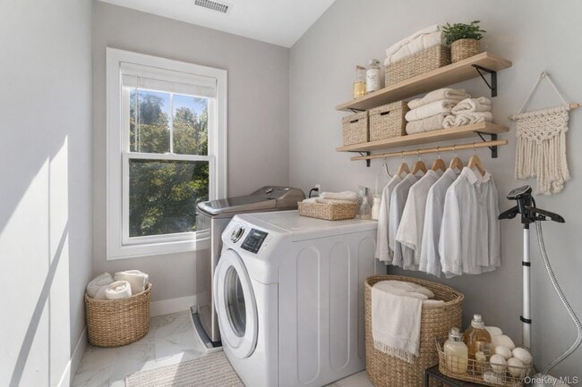 Building Photo - 22 E Clinton Ave