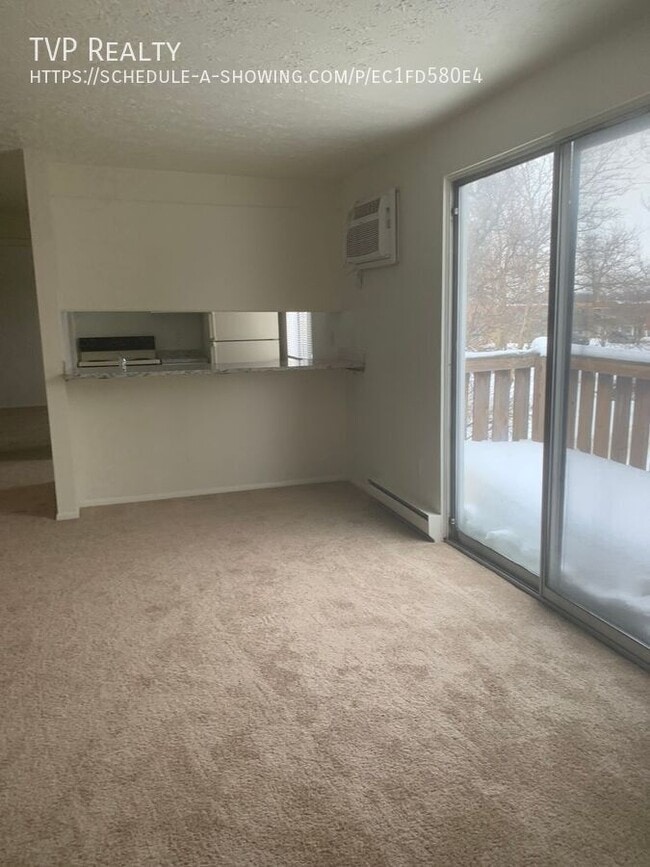 Building Photo - 123 Fox Hill Ln