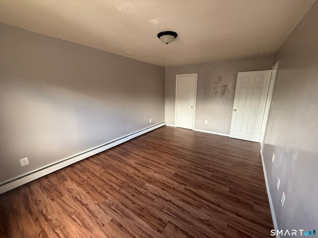 Building Photo - 1051 Old Colony Rd