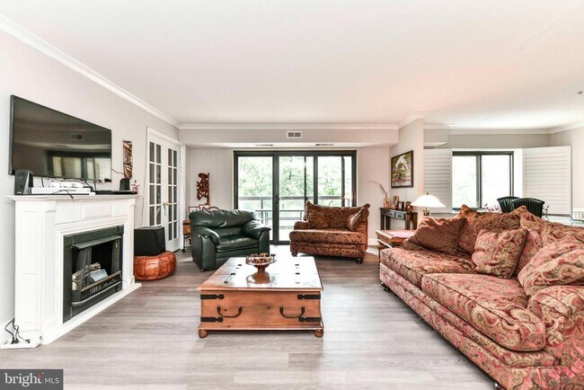 Building Photo - 309 Yoakum Pkwy