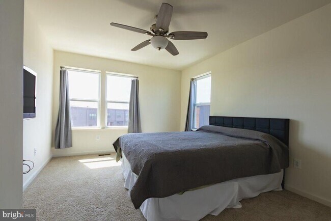 Building Photo - 9920 -B Sir Barton Wy