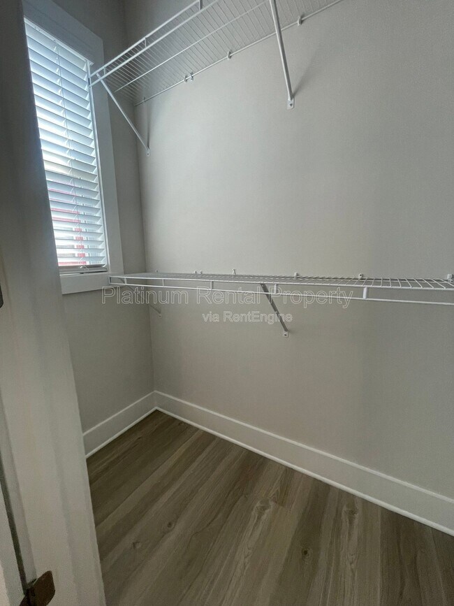 Building Photo - 146 Color Cir