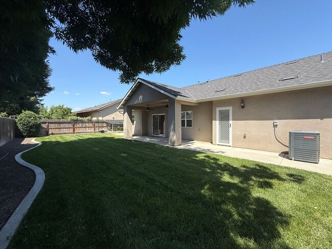 Building Photo - harming 3 bedroom, 2 bathroom single-story...