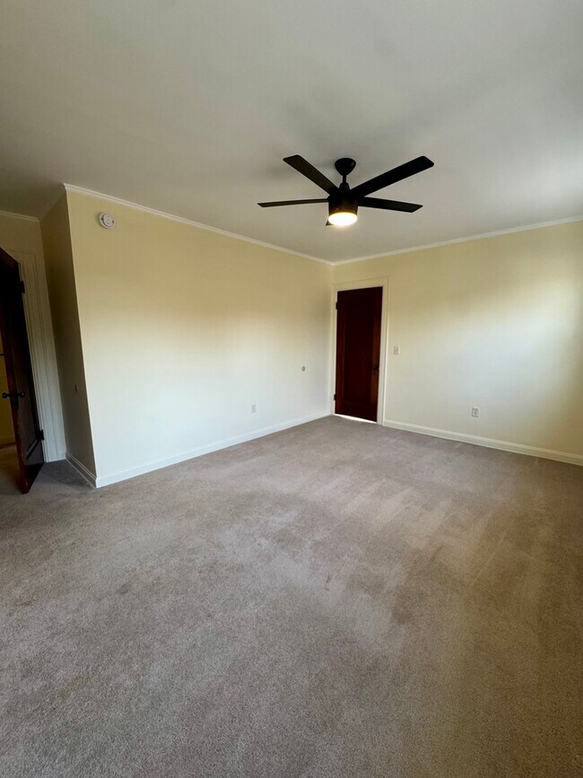 Building Photo - 234 E Pleasant St