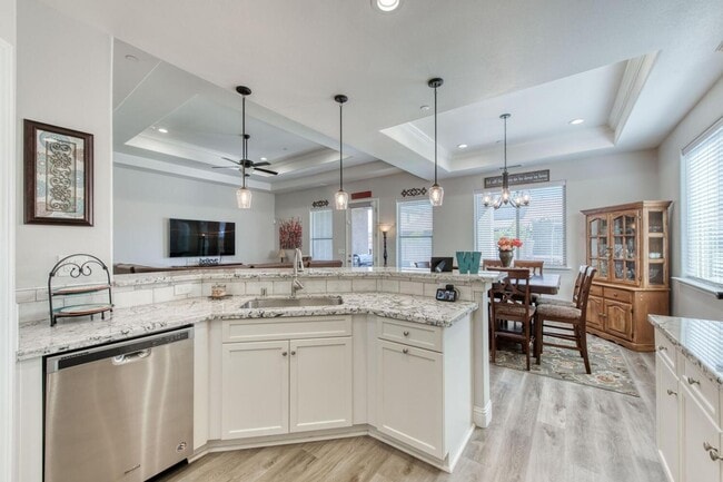 Building Photo - Gorgeous 4/2 Crown Home In Riverstone Community