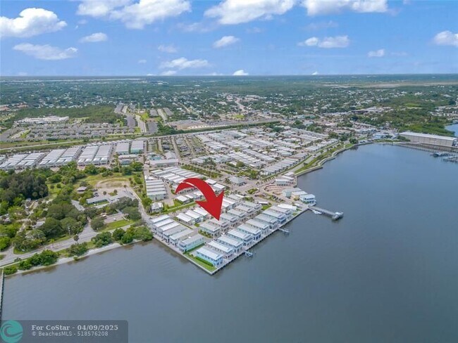 Building Photo - 423 E Intercoastal Dr