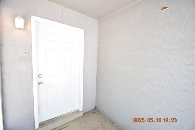 Building Photo - 872 51st Ave N