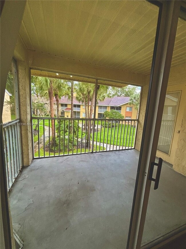 Building Photo - 1040 Coral Club Dr