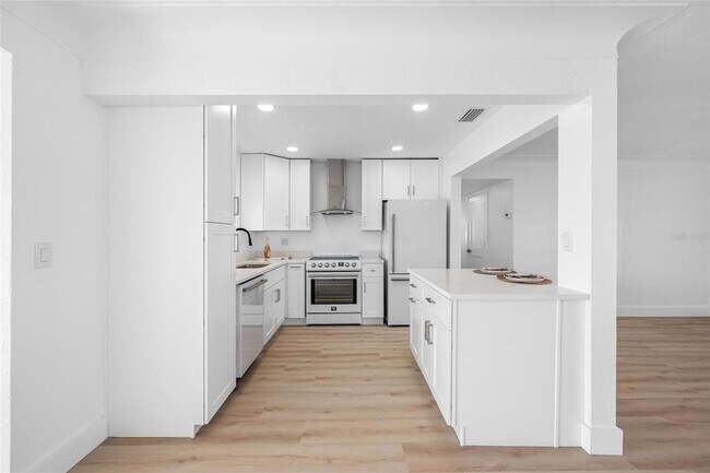 Building Photo - 7930 Causeway Blvd S