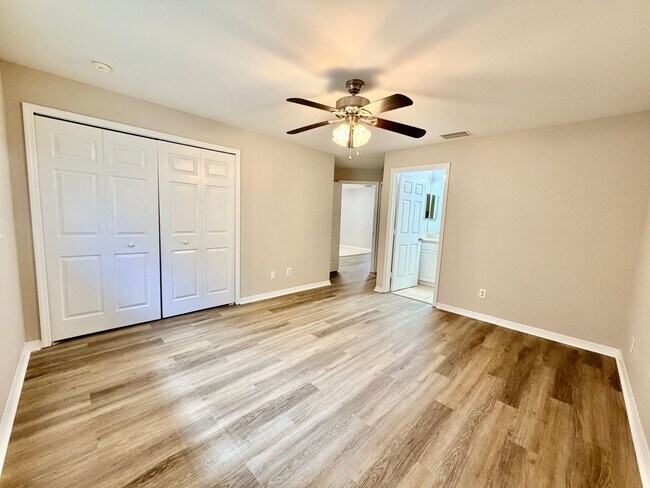 Building Photo - Charming 3BR/2BA Lehigh Acres Duplex with 1-Car Garage | Lawn Care & Salt Service Included
