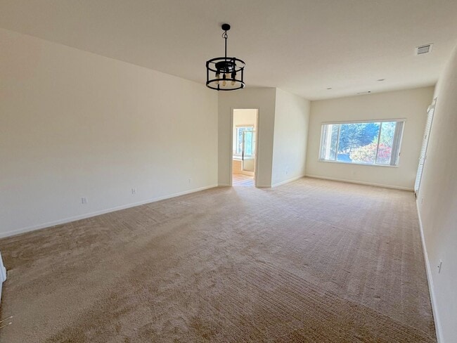 Building Photo - Spanish Springs 5bed/3bath - Move in Speci...