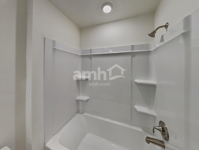 Building Photo - 5968 Pinewood Ests Dr