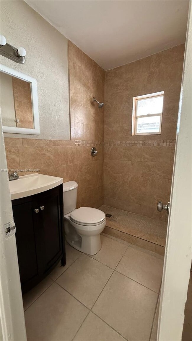 Building Photo - 3211 NW 19th Terrace