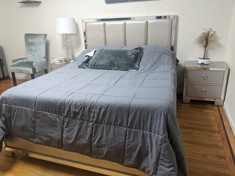 BEDROOM - 2 Grant St