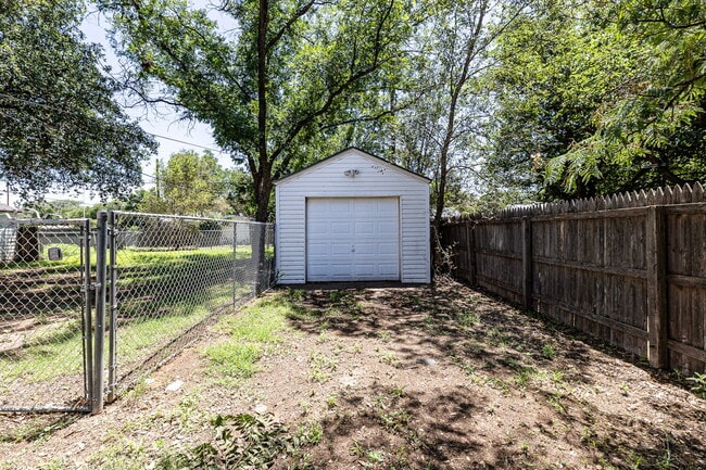 Building Photo - Charming Home Near Texas Tech – Modern Upg...