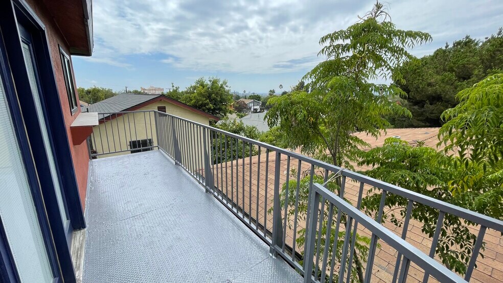 West facing deck - view too ocean - 1320 Mohawk St