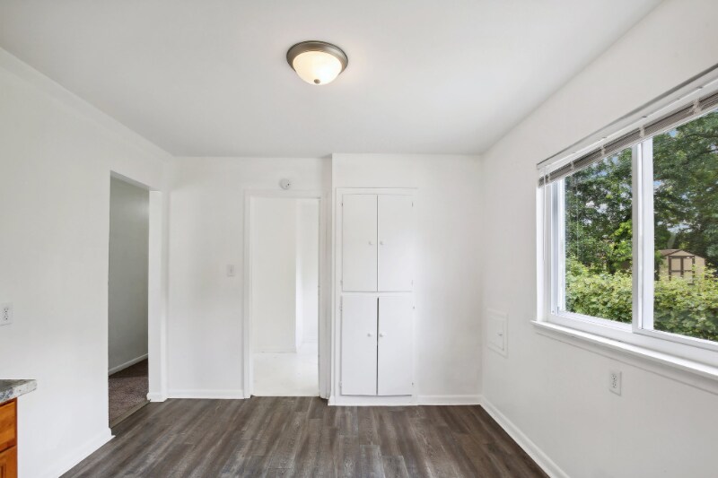 Building Photo - 10000 Stahelin Ave
