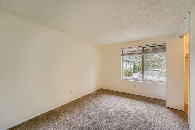 Building Photo - Top-Floor 1Bed/1Bath Apartment in Federal ...