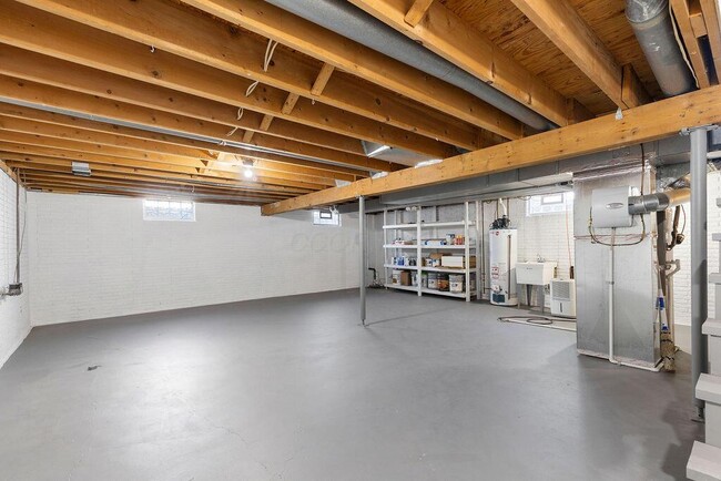 Building Photo - 554 Pointview Dr