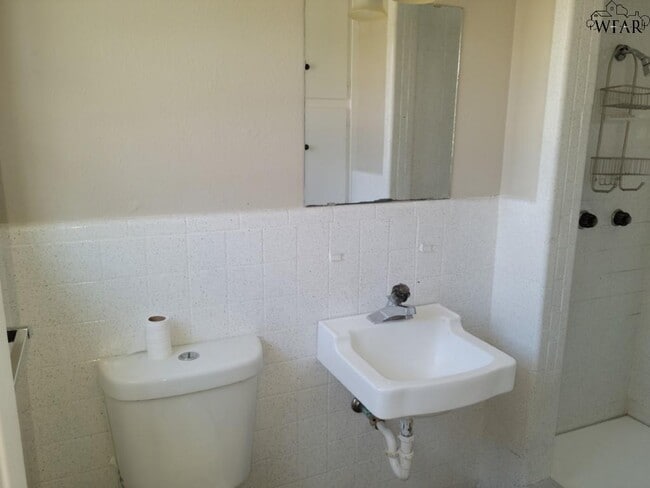 Building Photo - 5031 Lindale Dr