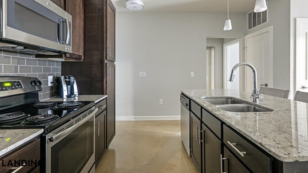 Building Photo - 4300 Cromwell Dr