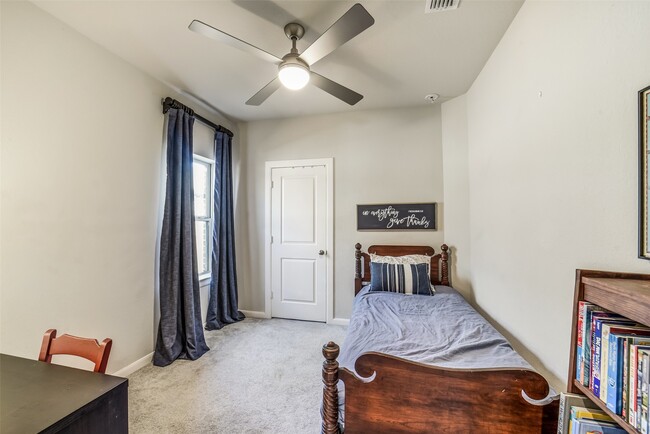 Building Photo - 10047 Napier Dr