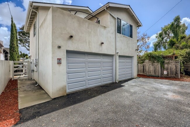 Building Photo - Walk to Morley Field - 3 Bed, 2 Bath + Bon...