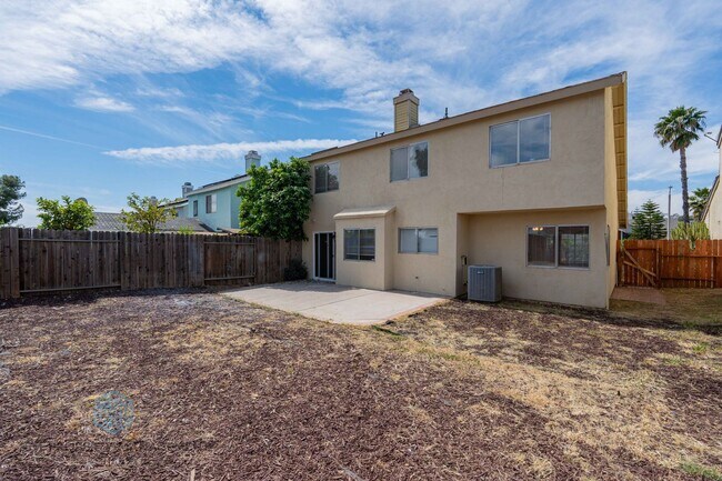 Building Photo - 4 Bed 3 Bath Single Family House with Large Backyard in Moreno Valley