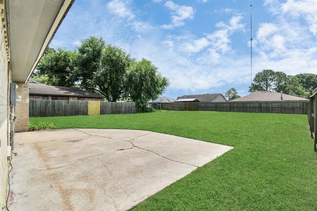 Building Photo - 17035 Quail Bend Dr