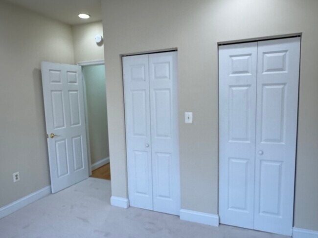 Building Photo - 760 Harvard St NW