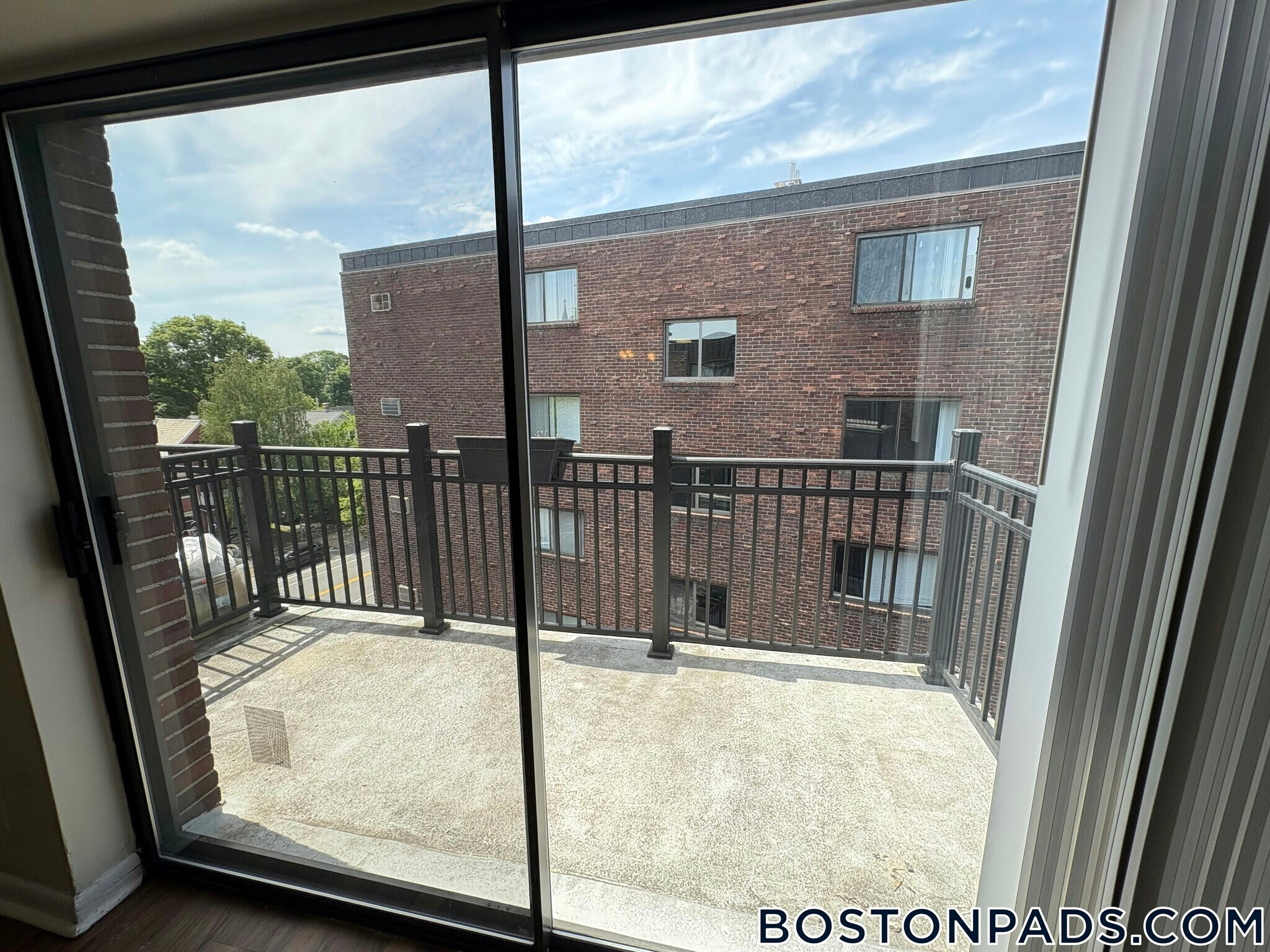 Building Photo - 16 Whites Ave