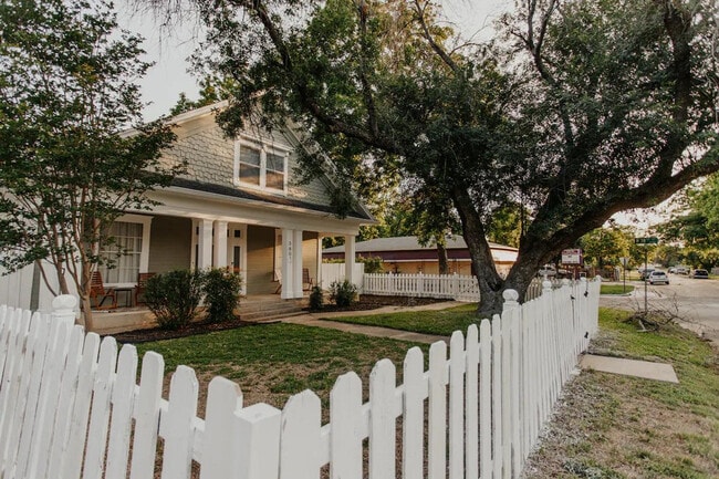 Building Photo - 3728 Homan Ave