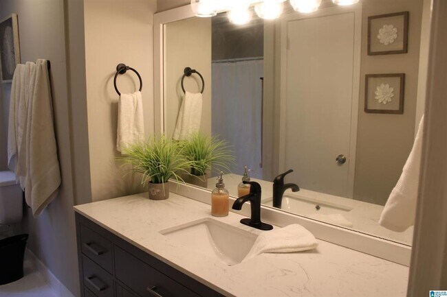 Building Photo - 4 bed, 2 bath in Alabaster
