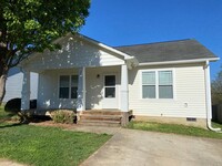 Building Photo - 3 Bedroom, 2 Bathroom House in Winston-Salem!