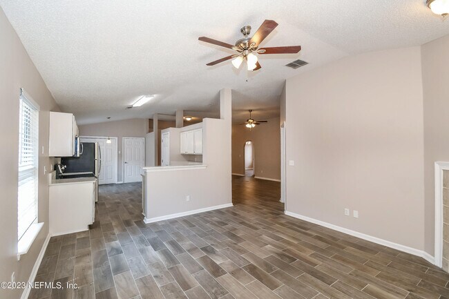 Building Photo - 1693 Spring Branch Dr W