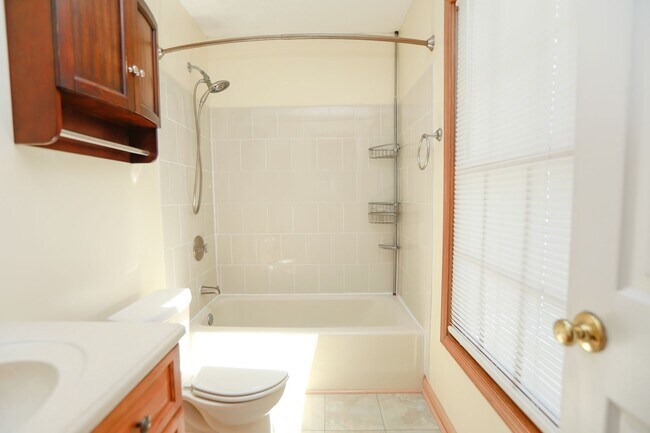 Building Photo - 200 Arabian Cir